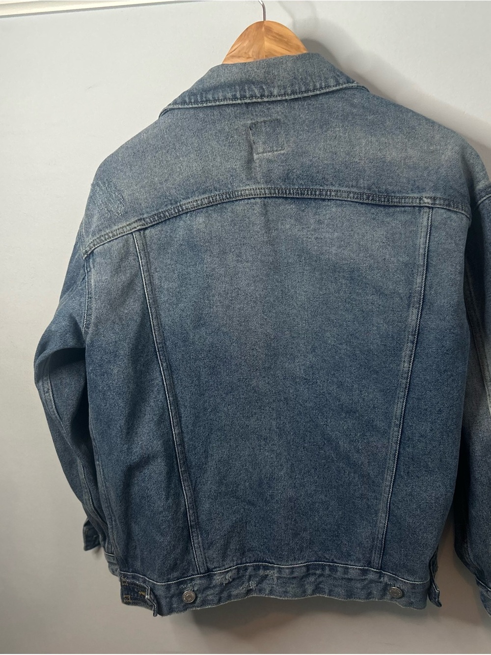 Wild Fable Women’s Oversized Distressed Blue Denim Jacket - Picture 8 of 11